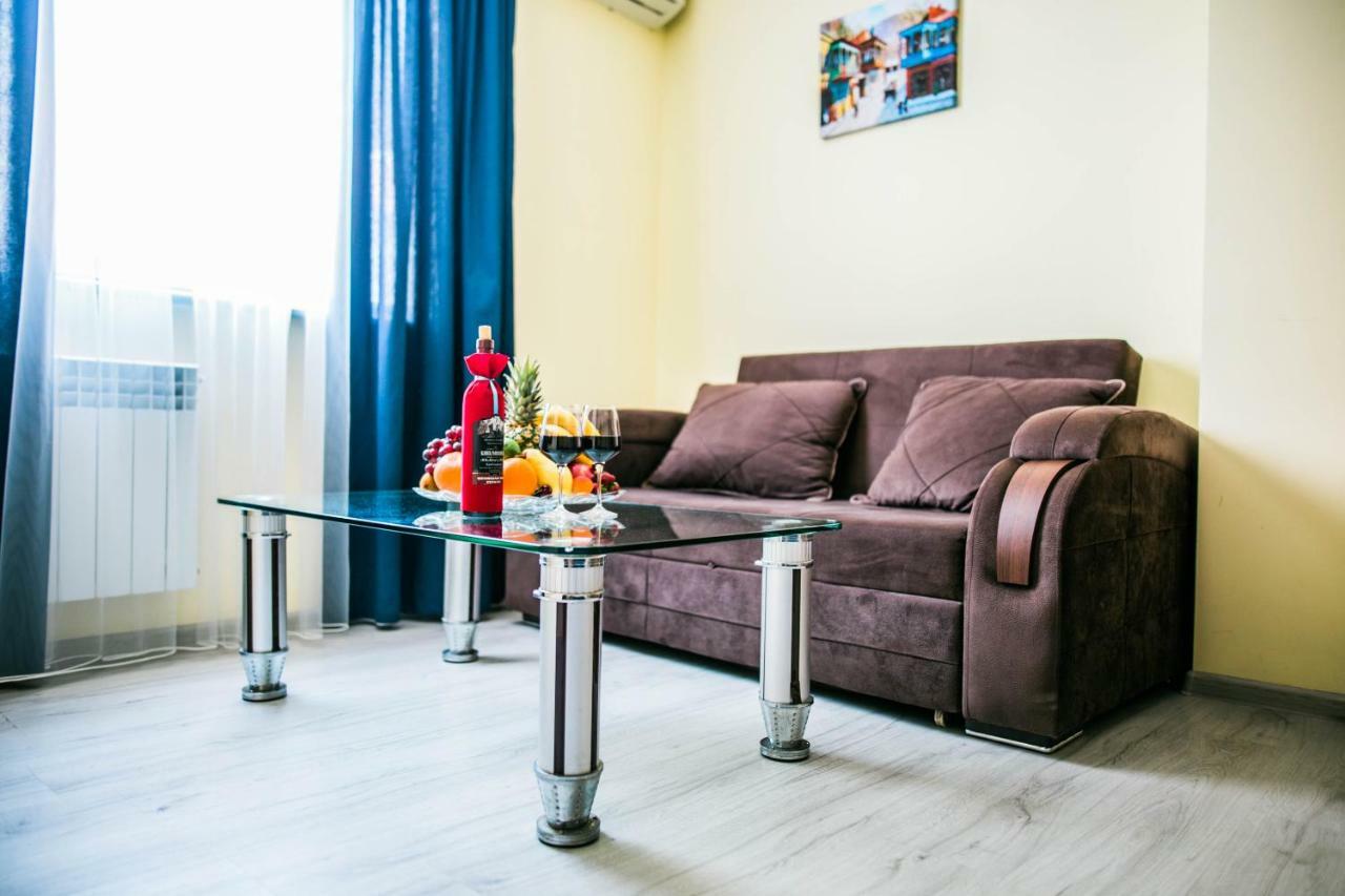 Central Apart-Hotel Batoemi Buitenkant foto